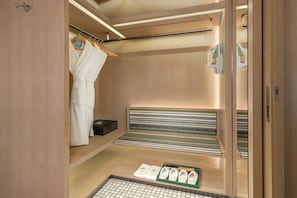 Premium bedding, down comforters, in-room safe, desk