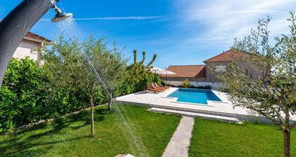 Poolincluded Villa Dalmatia