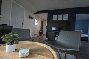 Interior - Recharge & Reconnect: Your cozy Vermilion nest (Vermilion)