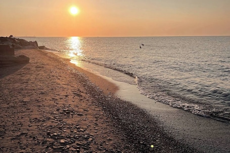 Beach. Recharge & Reconnect | Vermilion cottage, beach 5 min, Cedar Point 30 min