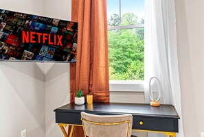 Interior - POWER/WATER/WiFi Available - Post Storm Ready! Sauna,Hot tub,Games,Firepit,BBQ (Leicester)