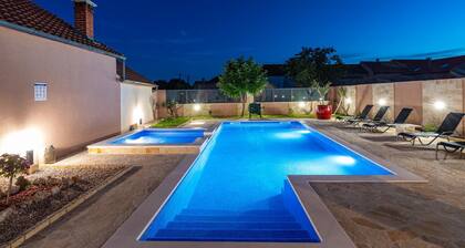 Villa Lana with Pool Access