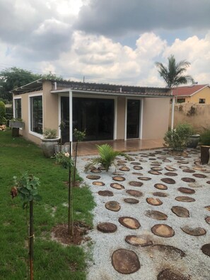 House, Accessible - 1 bed Apartment in Mount Pleasant Heights - 2014 (Harare)