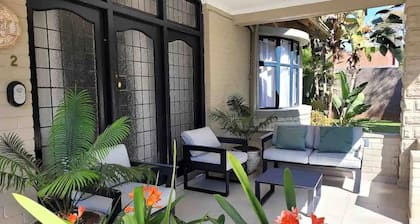Contemporary 2 bed in Suburbs - 2081