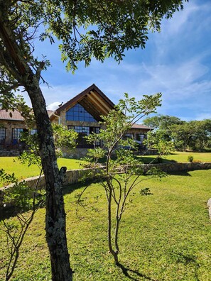 Apartment | 4 bedrooms - Nyanga Home set in a Secure Private Village - 2033 (Nyanga)