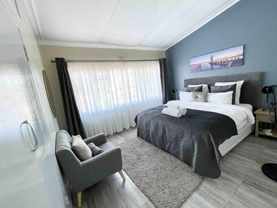 Chic Modern House on Neasden - 2085