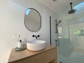 Shower, eco-friendly toiletries, hair dryer, towels - Waikanae Beach Abode: Memories, Family & Relaxation (Waikanae Beach)