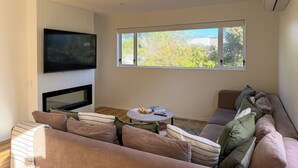 Smart-TV og peis