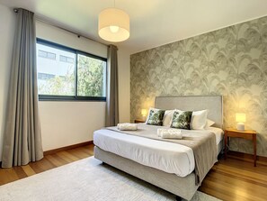 2 bedrooms, iron/ironing board, travel cot, free WiFi