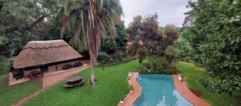 Modern House With Pool in Mount Pleasant - 2063