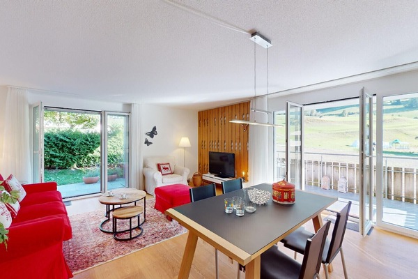 Wohnbereich mit einer offenen Küche