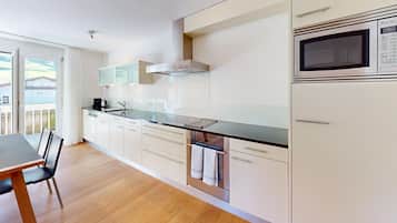 Fridge, oven, dishwasher, coffee/tea maker