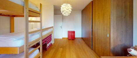 2 habitaciones, wifi gratis y ropa de cama