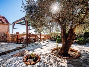 House | 4 bedrooms - Authentic Stone House Marasovic with Pool Access (Starigrad)