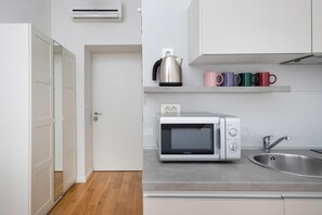Room - Modern Studio Near Park Zrinjevac and Main Square (Zagreb)