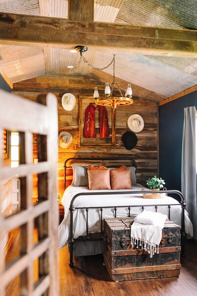 The Silos at Promise Manor "Duke". Farm stay mins from historic Lynchburg, TN. 