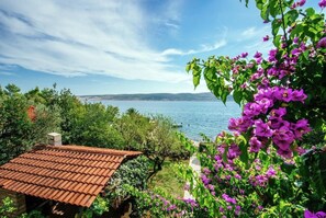 Apartment | 4 bedrooms - Beachfront Apartment Stipe (Starigrad)