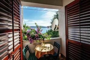 Apartment | 4 bedrooms - Beachfront Apartment Stipe (Starigrad)