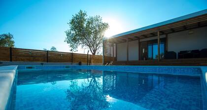 Holiday Home Relax with Pool Access