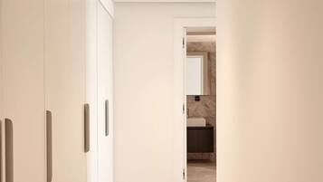 Appartamento, 3 camere da letto, vista mare | Una cassaforte in camera, una scrivania, postazione laptop