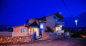 منزل | 7 عدّة غرف نوم