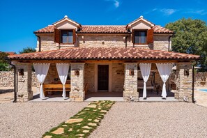 House | 2 bedrooms - Villa Malou with Pool Access (Stankovci)