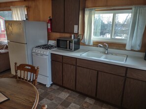 Fridge, microwave, oven, stovetop - Twin Bay Resort Cabin # 5 (Tomahawk)