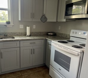 Private kitchen - Spacious Newly Renovated Townhome (Kenner)