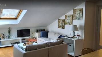 Smart-TV, Bücher, Stereoanlage