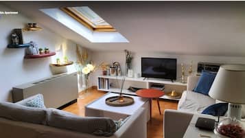 Smart-TV, Bücher, Stereoanlage