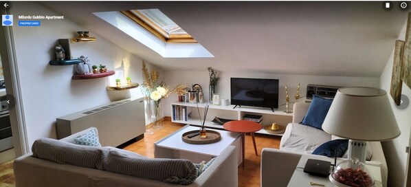 智能电视、书、立体声音响