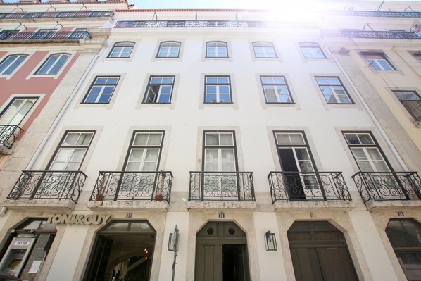 Apartment | 3 bedrooms - Nomad s Padaria Flats Charming Memory (Lisbon)