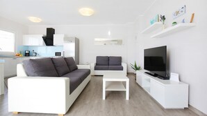 Unclassified image, 4 of 32, button - Villa Anpero with Pool Access (Jasenice)