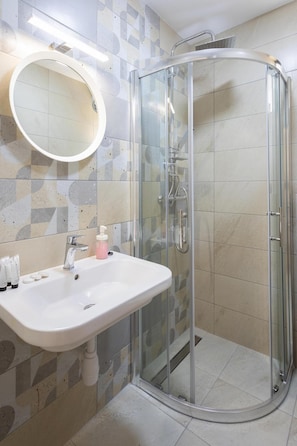 Room - Newly Refurbished Studio Near Kvaternik Square (Zagreb)