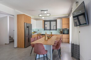 Villa | 7 bedrooms - Luxurious Villa Mare - With 150m Pool (Mylopotamos)