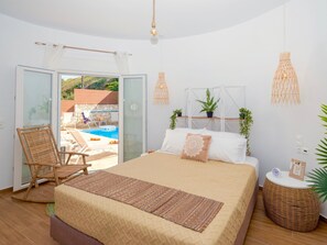 Villa | 6 bedrooms - Sky Beachfront Villa With Private Pool (Rethymno)