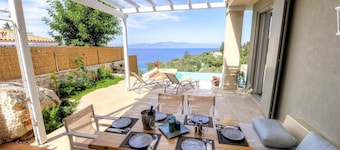 Apeiron I Villa - Instaworthy Views Ace Location