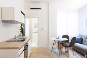 Room - 150sqm Main Square Apt -4 Units-great for Groups (Zagreb)