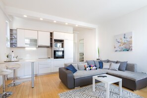 Room - 150sqm Main Square Apt -4 Units-great for Groups (Zagreb)