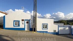 A two-story building with a white facade and blue trim. - Casa Aconchego by Acasadascasas (Mafra)