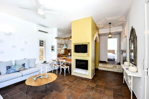 House | 2 bedrooms, soundproofing - Apeiron II Villa - Sunny Modern Pool - Walk to Gaios (Paxos)