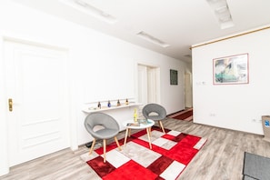 Room - Modern and Bright Studio Heart of the City Center (Sarajevo)