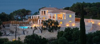 Tania Villa - Elegant 4 BR Villa With Private Pool