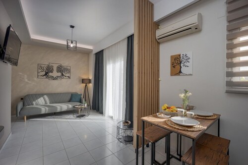 Myra Mare Brown Suite by Estia