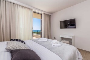 3 bedrooms, free WiFi, bed sheets