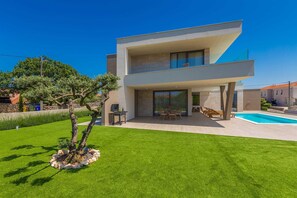 Et oppvarmet basseng