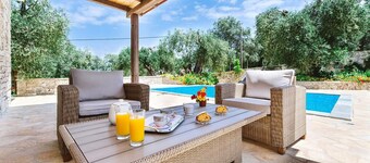 อาริสเทีย - วิลล่า 2 ห้องนอน ล้อมรอบด้วยสวนมะกอก