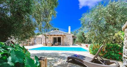 Aristea - 2 BR Villa Surrounded by Olive Groves