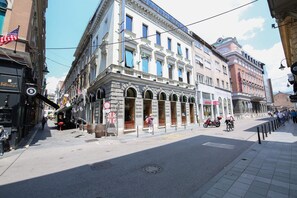 Apartment - Modern and Bright Studio in Main Pedestrian Zone (Sarajevo)