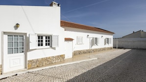 House | 2 bedrooms - White House by Acasadascasas (Mafra)